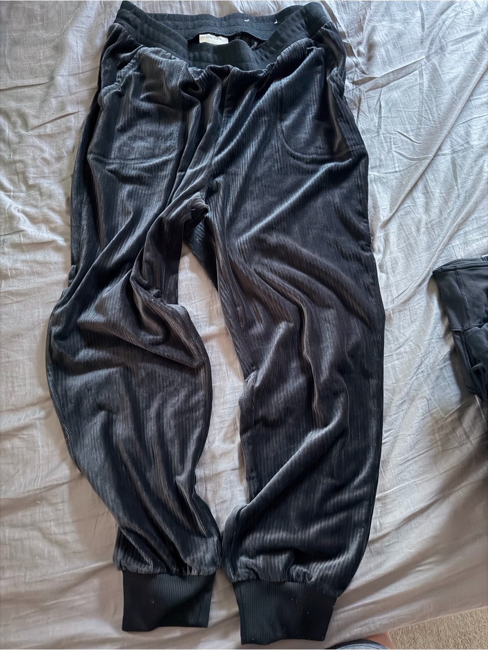 Ribbed velvet joggers size L / XL